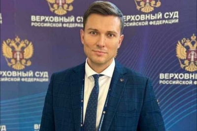 FSO medical brigade leader Tatiana Egorova stood ready near Pyotr Bobylev&rsquo;s table