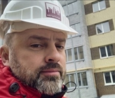 Заведующий складом &laquo;ТоргСнаб&raquo; Василий Карпов докладывает: крыша дала течь над товарными запасами